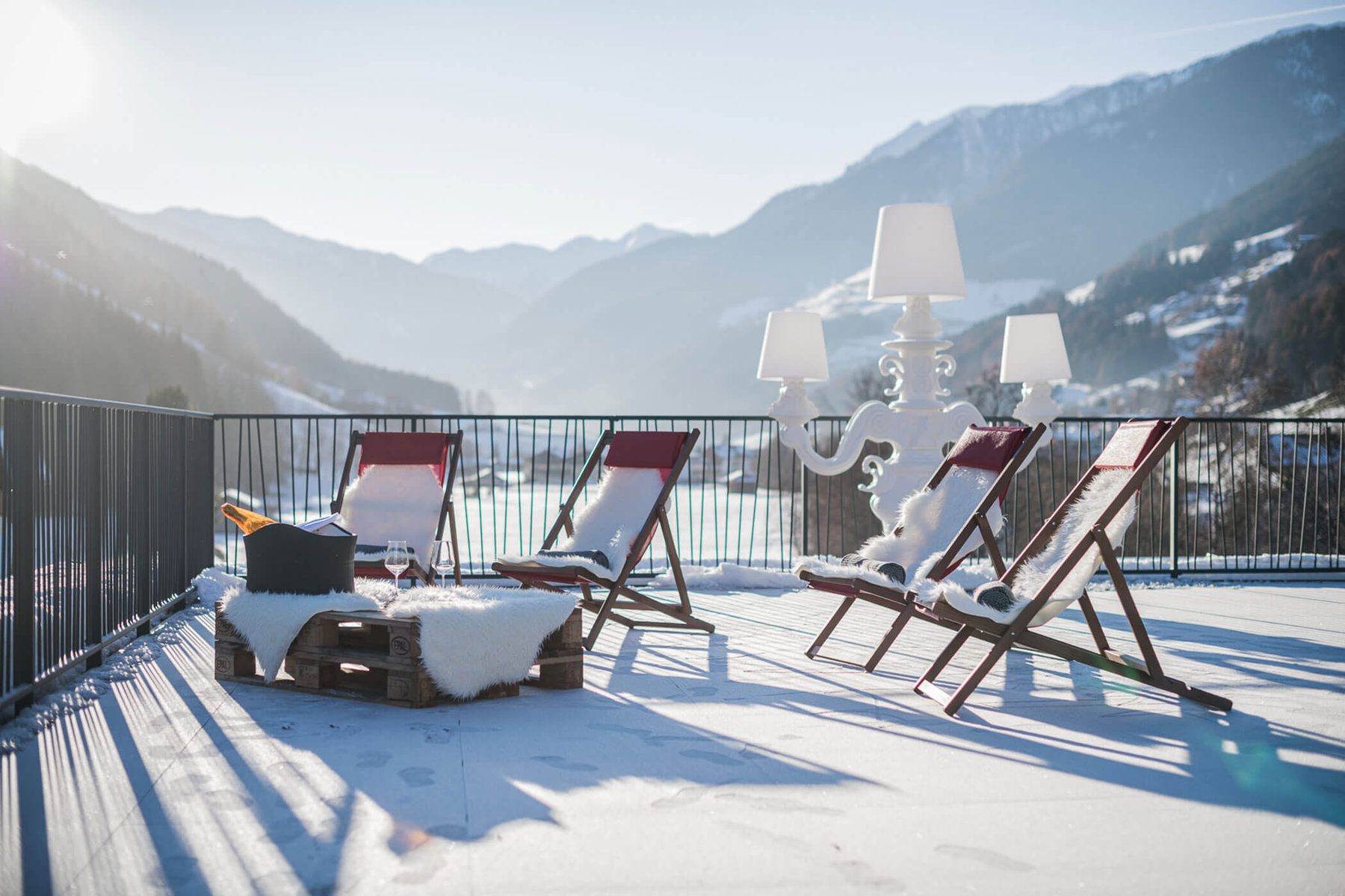Rooftop terrace with deckchairs and a view of the Ahrntal